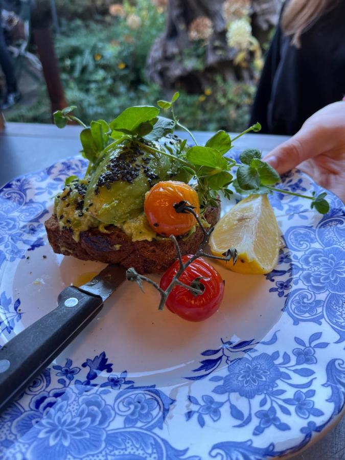 Edouard Garden Cafe Guest Room ดูร์บี ภายนอก รูปภาพ
